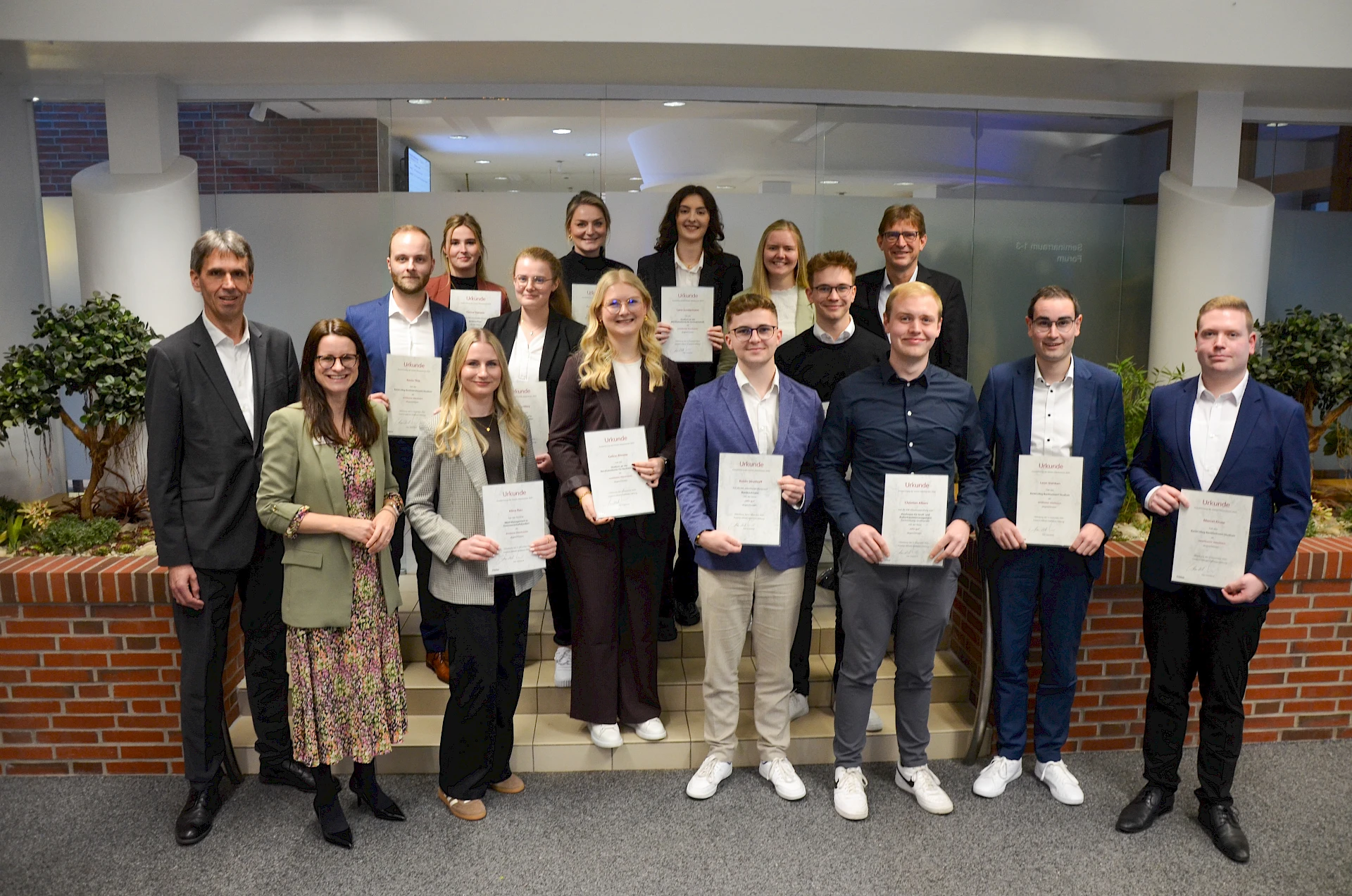 Die Besten ihres Jahrgangs 2025 gemeinsam mit J. Freundlieb und J. Solling